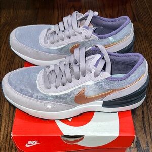 Nike Waffle One Sneakers
good condition 
kids 5.5 women’s 7
